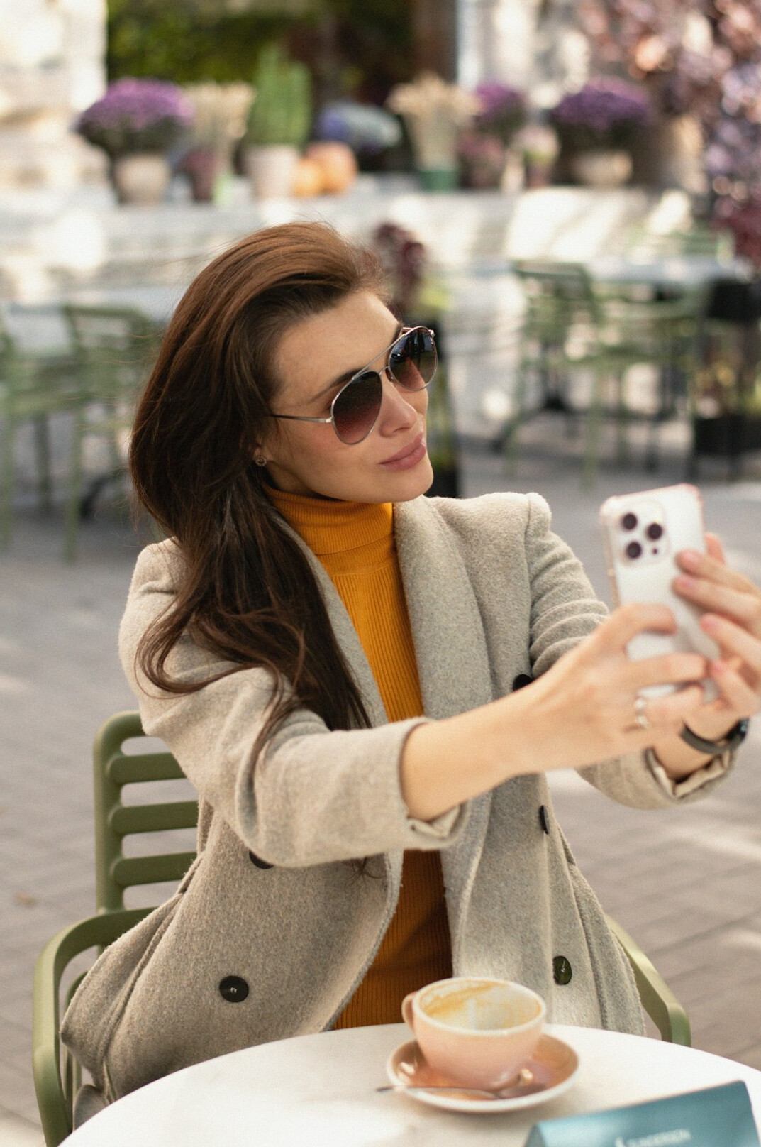 influencer posing with smartphone