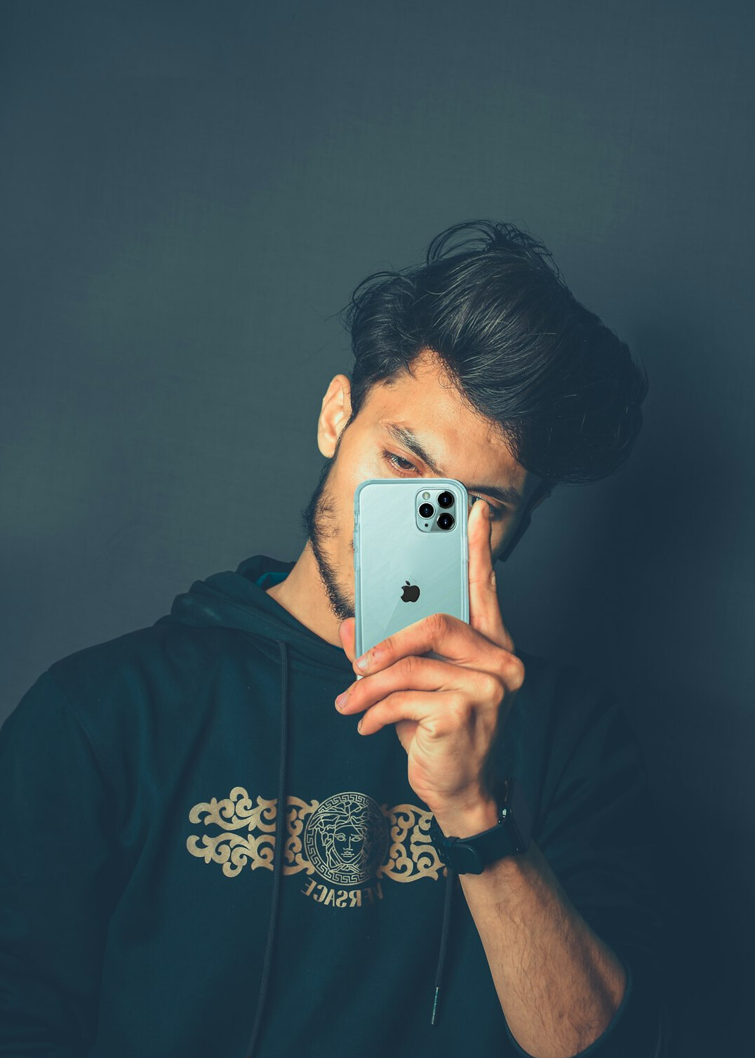 influencer posing with smartphone